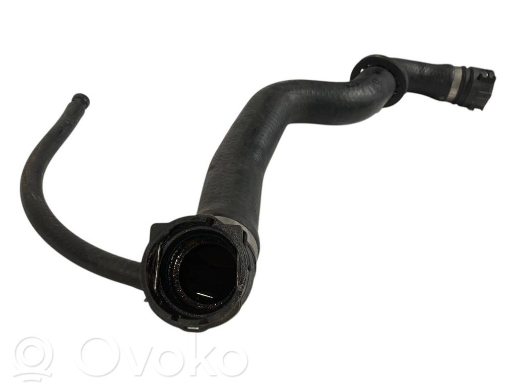 Caurulīte (-es) / šļūtene (-es)