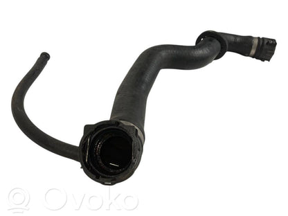 Caurulīte (-es) / šļūtene (-es)