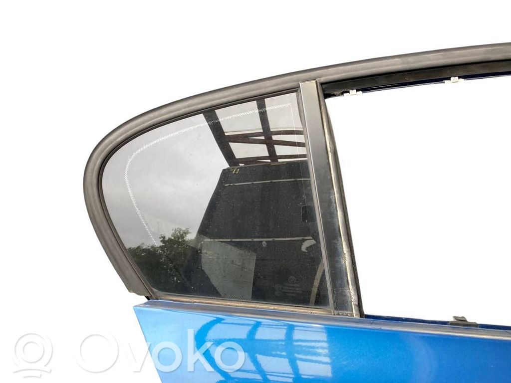 Aizmugurējās durvis