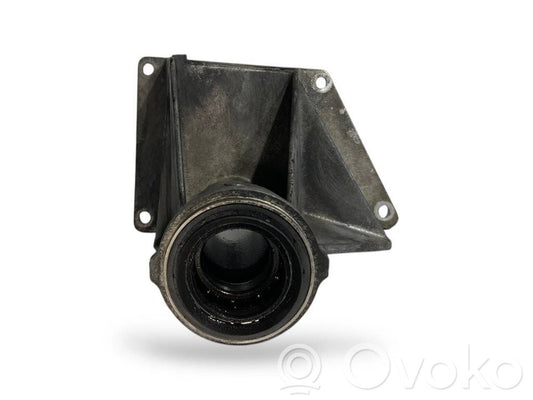 Half-axle coupling bearing bracket