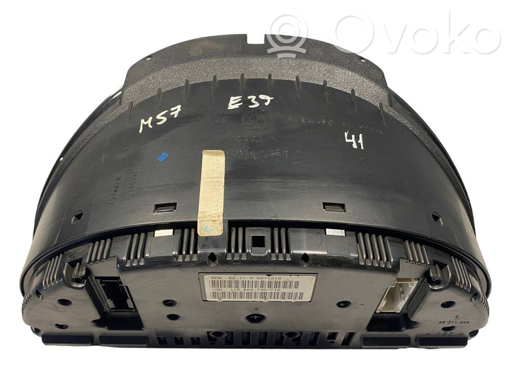 Speedometer (in the instrument panel)
