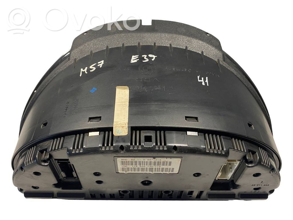 Speedometer (in the instrument panel)