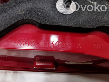 Aizmugurējais lukturis virsbūvē