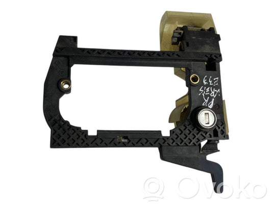 Holder/bracket for external opening handle at the front