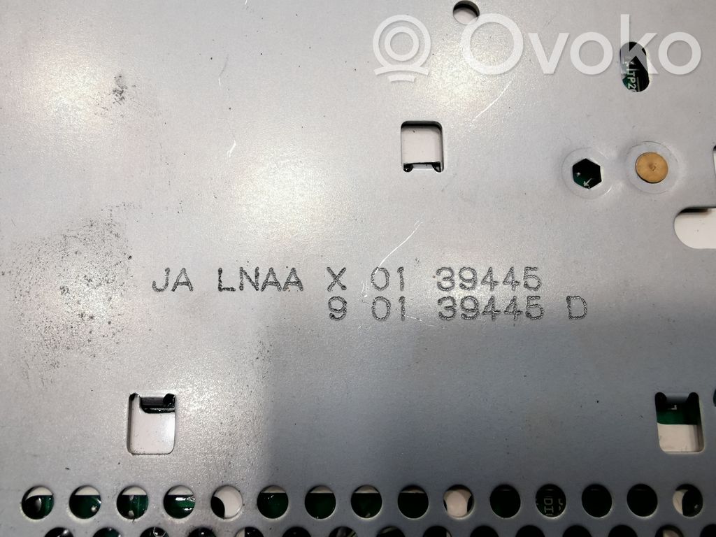 Radio / CD/DVD atskaņotājs / navigācija