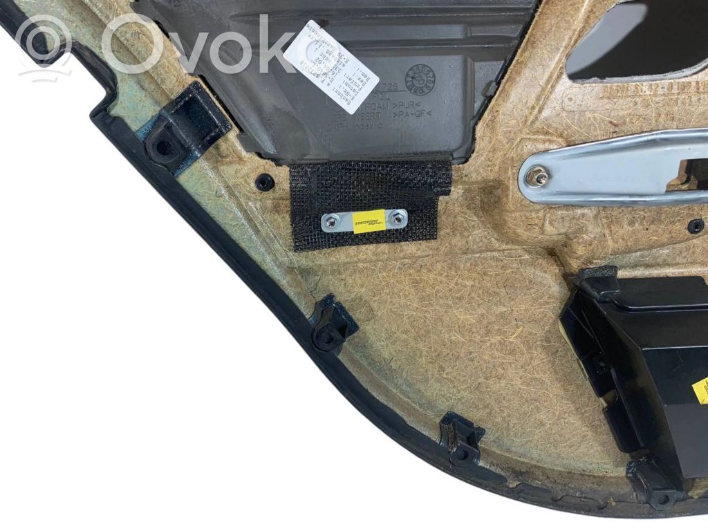 Apšuvums aizmugurējām durvīm