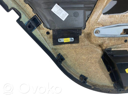 Apšuvums aizmugurējām durvīm