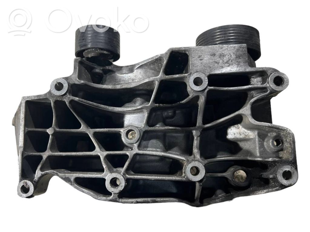 Крепление генератора