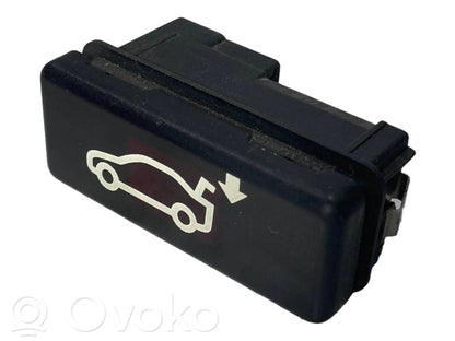 Bagāžnieka pārsega aizvēršanas slēdzis