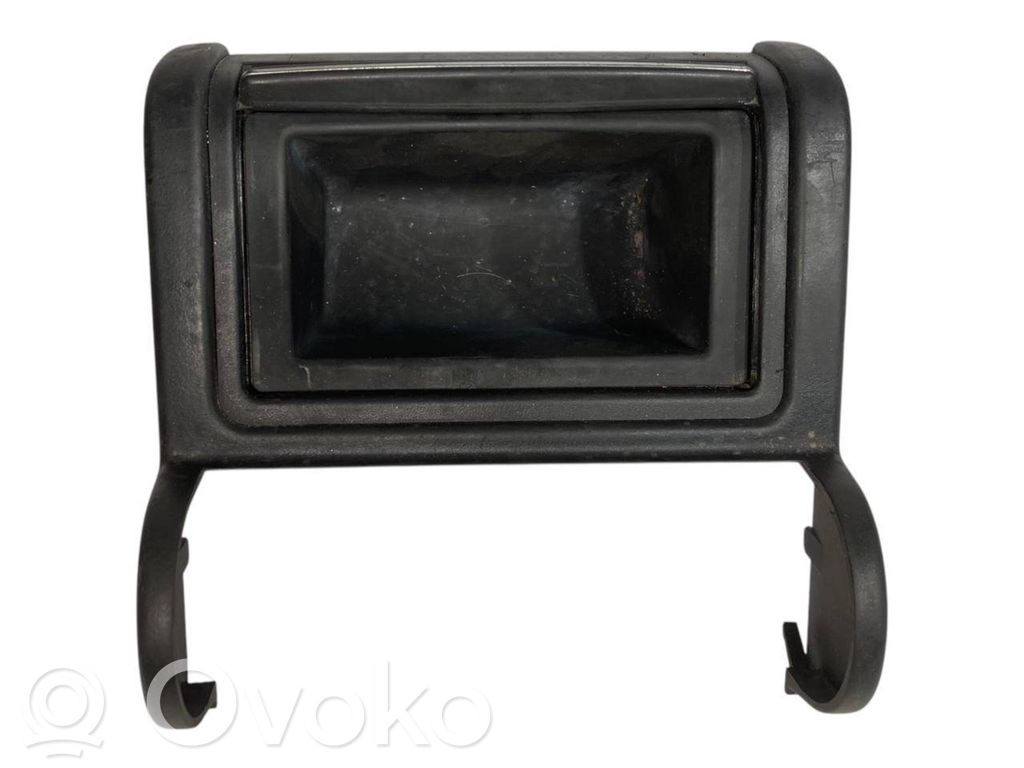 Pelnutrauks (aizmugurē)