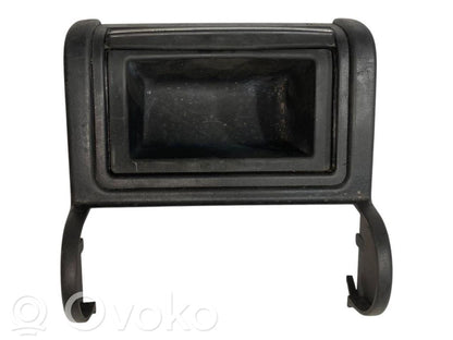 Pelnutrauks (aizmugurē)