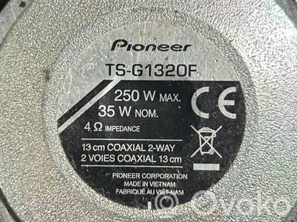 Skaļrunis (-i) priekšējās durvīs