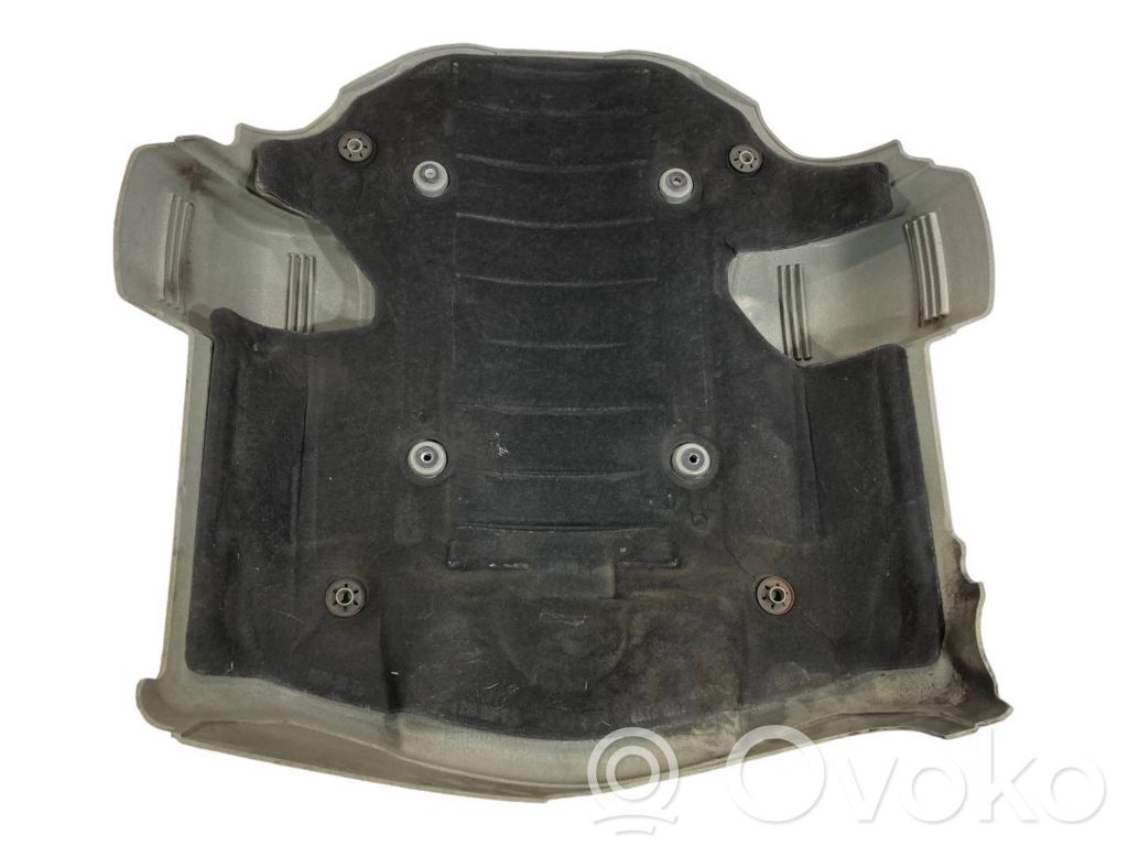 Dzinēja pārsegs (dekoratīva apdare)