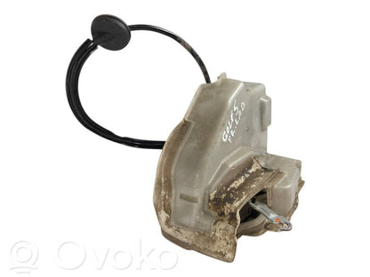 Priekšpusē slēdzene