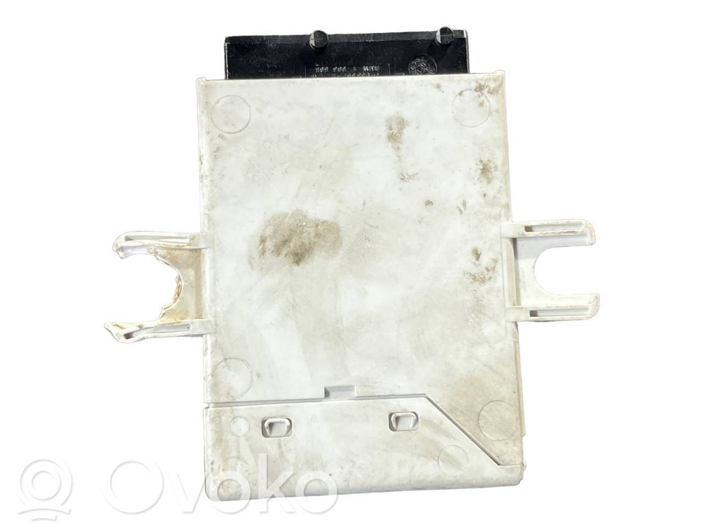 Piekabes āķa vadības bloks