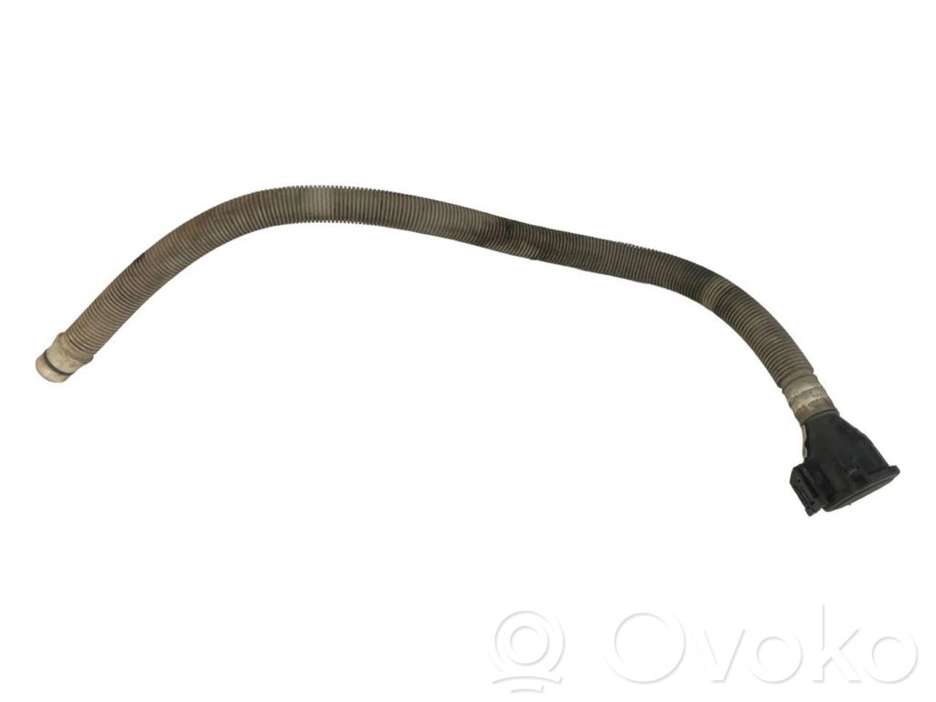 Window fluid reservoir filler pipe