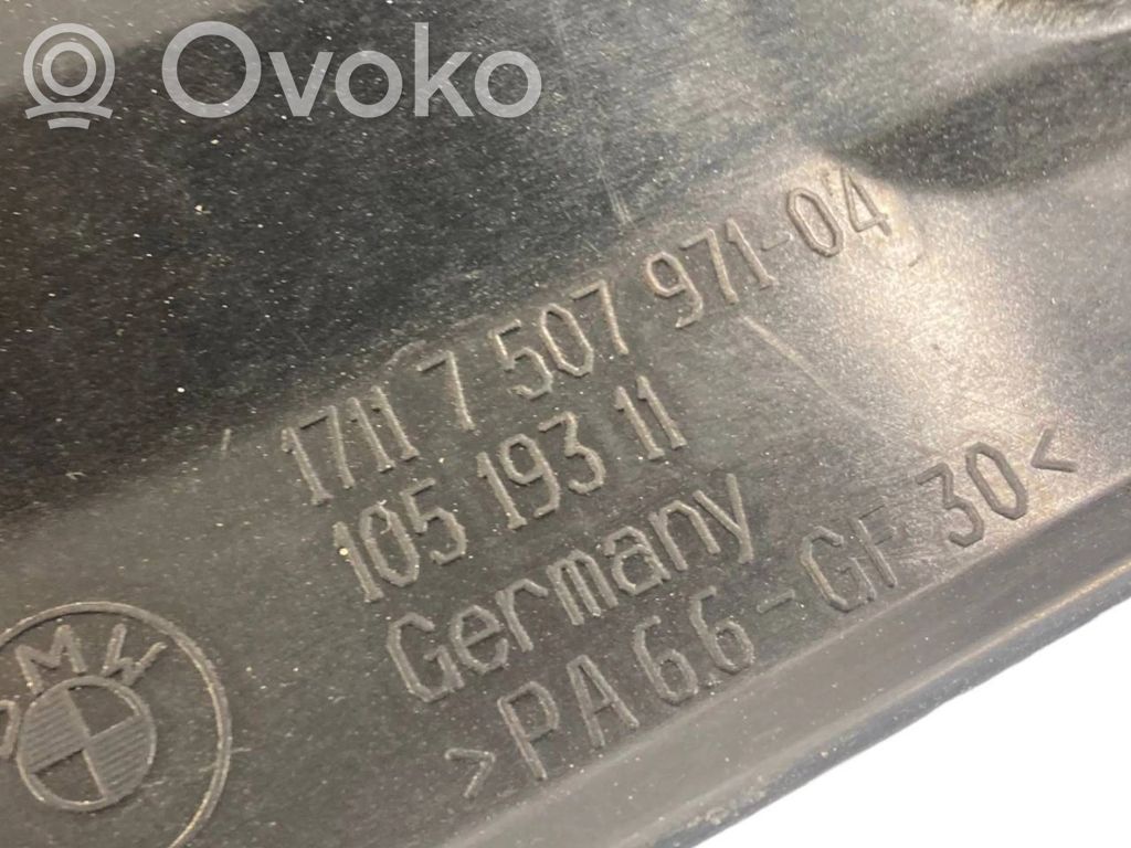 Radiatoru paneļa augšējā daļa (televizors)