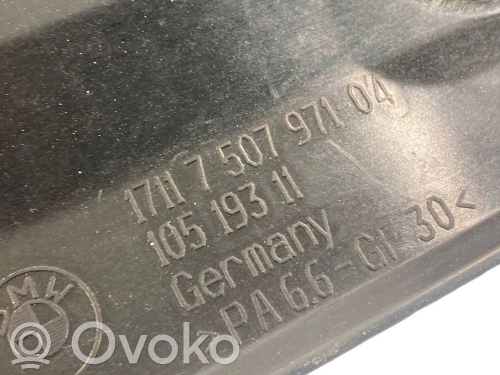 Radiatoru paneļa augšējā daļa (televizors)