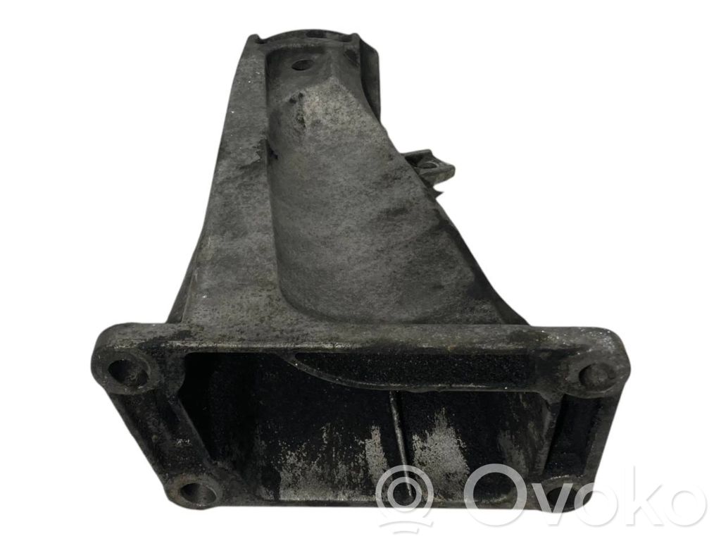 Dzinēja nostiprināšanas stiprinājums-kronšteins