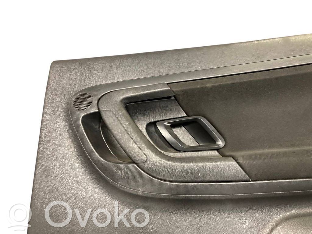 Apšuvums aizmugurējām durvīm