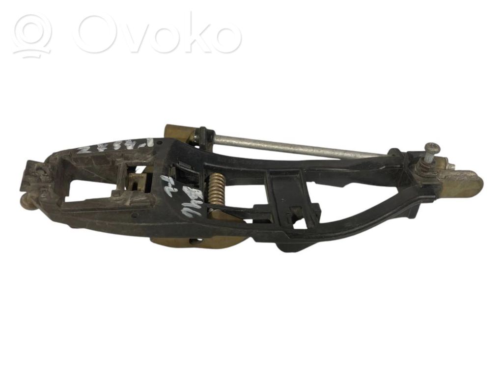 Aizmugurē turētājs / kronšteins ārējam atvēršanas rokturim