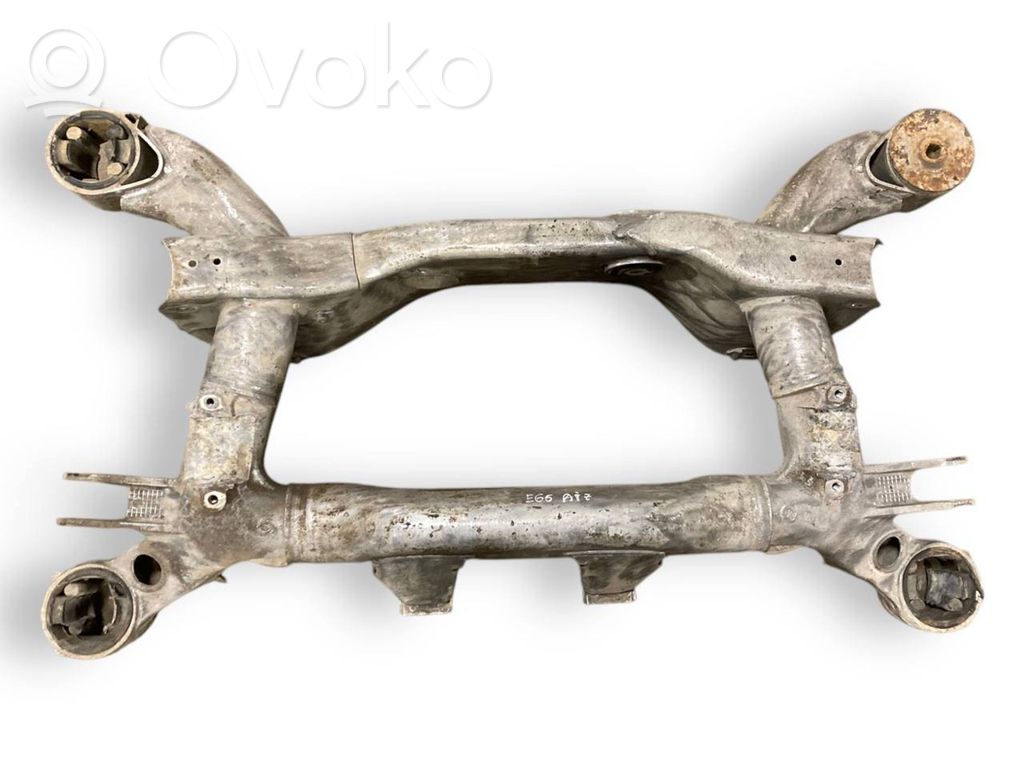 Pusrāmis aizmugurējais / priekšējais