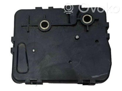 Aizmugurējā pārsega slēdzene