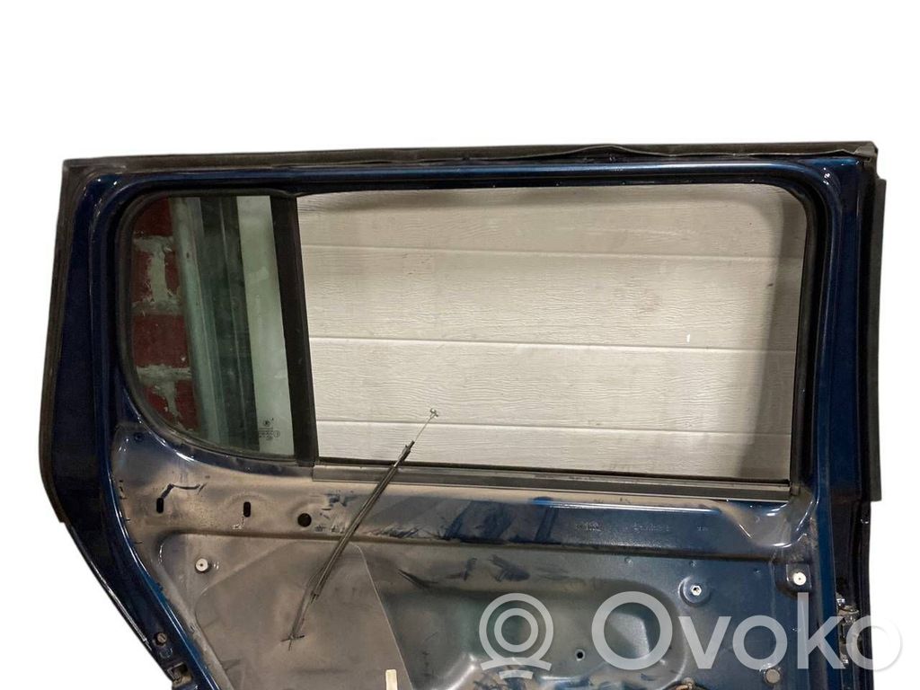 Задняя дверь