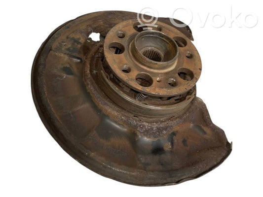 Aizmugurē riteņa rumbas vārpstas šarnīrs (stupica, capfa)