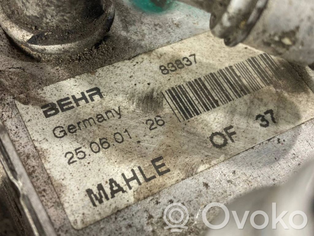 Dzinēja eļļas radiators