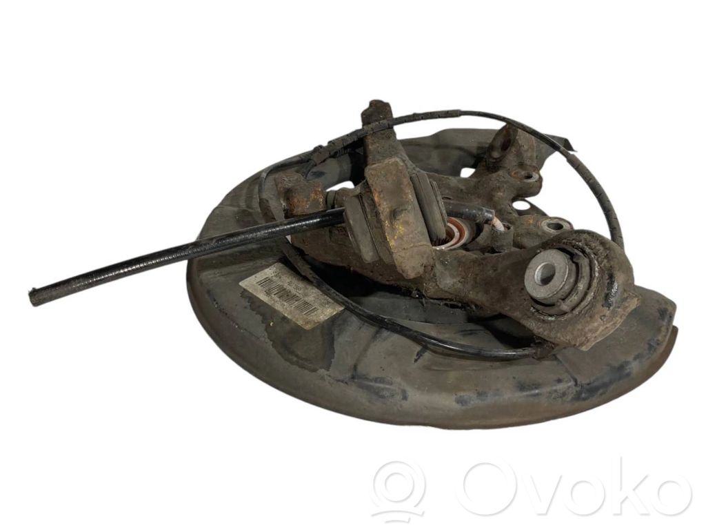 Aizmugurē riteņa rumbas vārpstas šarnīrs (stupica, capfa)