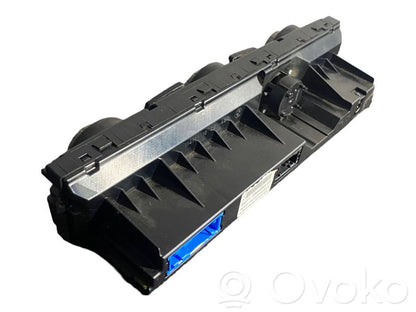 Gaisa kondicioniera / klimata kontroles / salona apsildes vadības bloks (salonā)