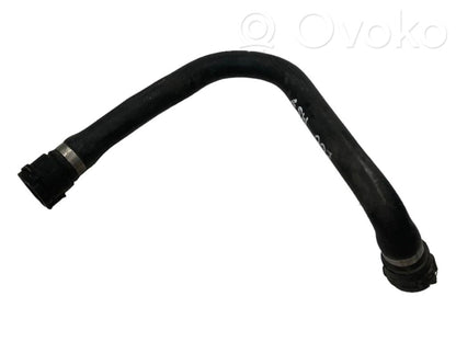 Caurulīte (-es) / šļūtene (-es)