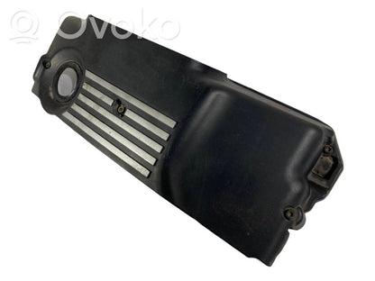 Dzinēja pārsegs (dekoratīva apdare)