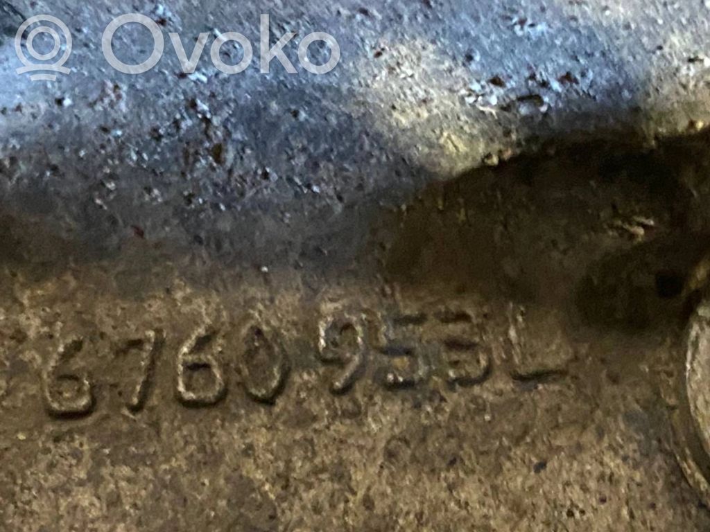 Priekšējā riteņa rumbas vārpstas šarnīrs (stupica, capfa)