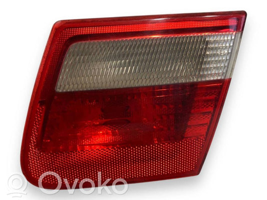 Aizmugurējais lukturis pārsegā