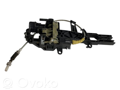 Priekšpusē turētājs / kronšteins ārējam atvēršanas rokturim