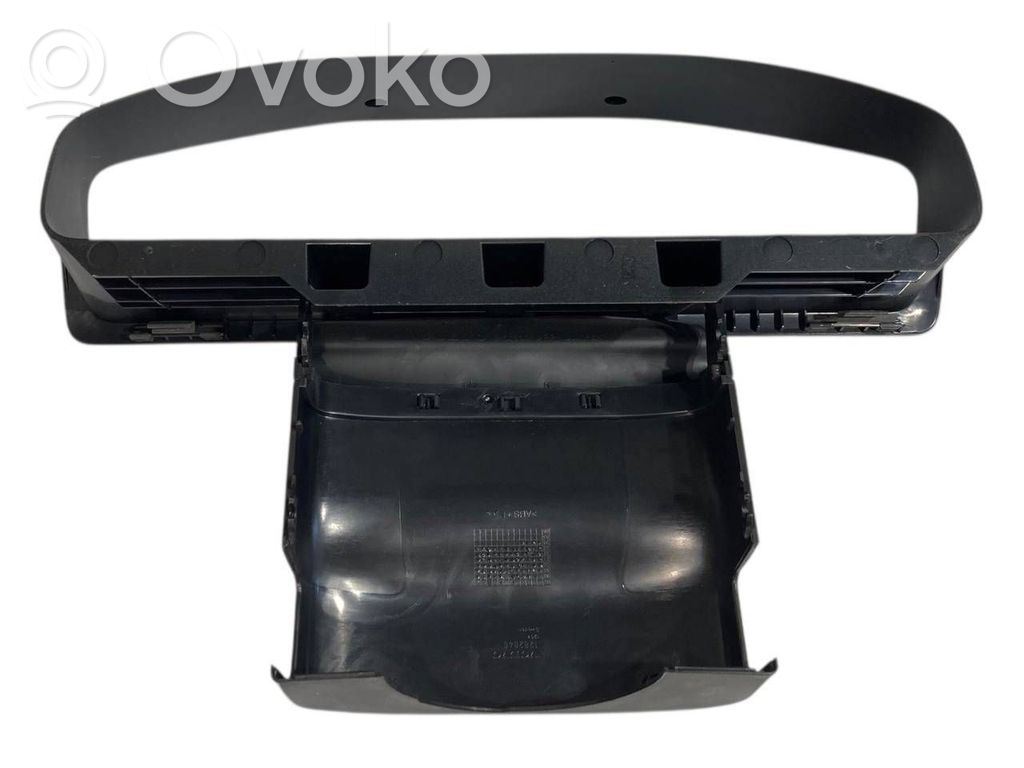 Instrumentu paneļa dekoratīvā apdare