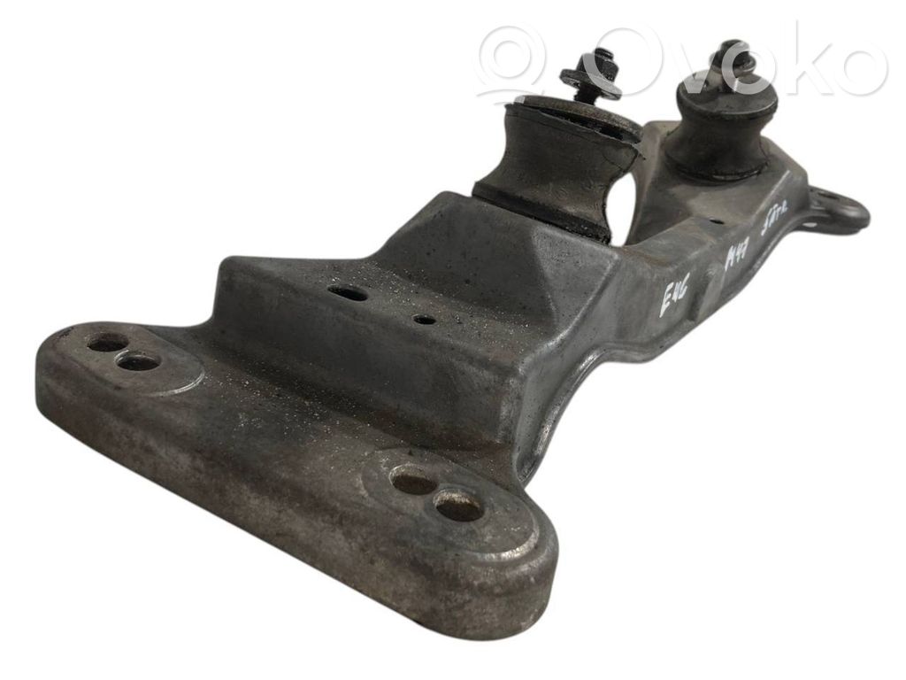 Transmission mounting bracket