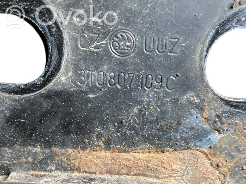 Priekšpusē bampera sija / balka