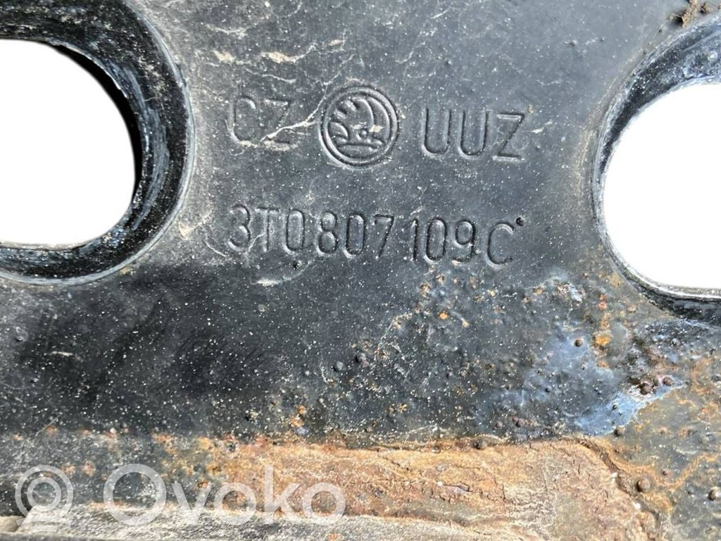 Priekšpusē bampera sija / balka