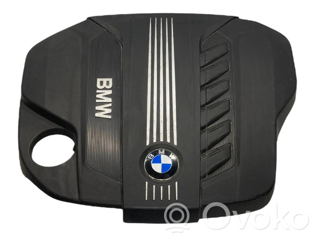 Dzinēja pārsegs (dekoratīva apdare)