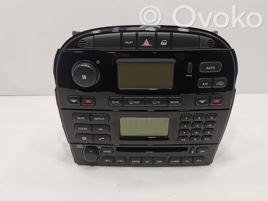 Radio / CD/DVD atskaņotājs / navigācija