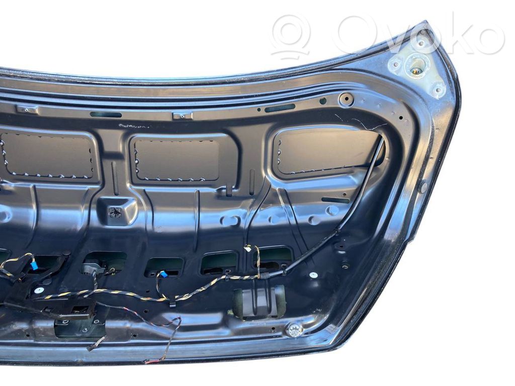 Задняя крышка (багажник)