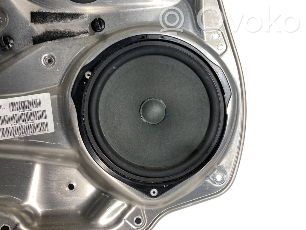 Speaker(s) in front door