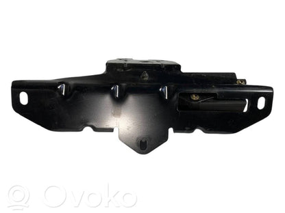 Aizmugurējā pārsega slēdzene