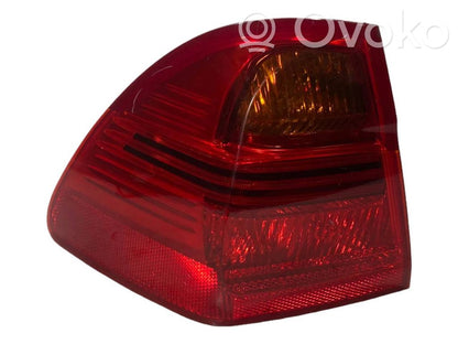 Aizmugurējais lukturis virsbūvē