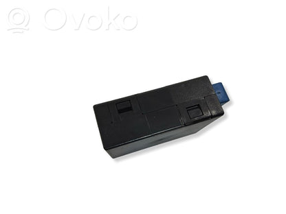 Logu tīrītāju relejs