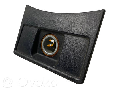 Cigarešu aizdedzināmais aizmugurē