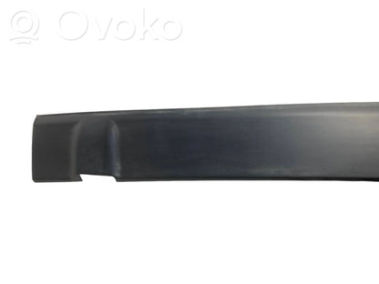 Augšējā dekoratīvā apdare (pie loga)